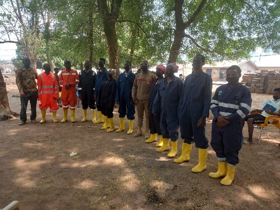 Anti-fire volunteers and fire officers at Tafi Mador